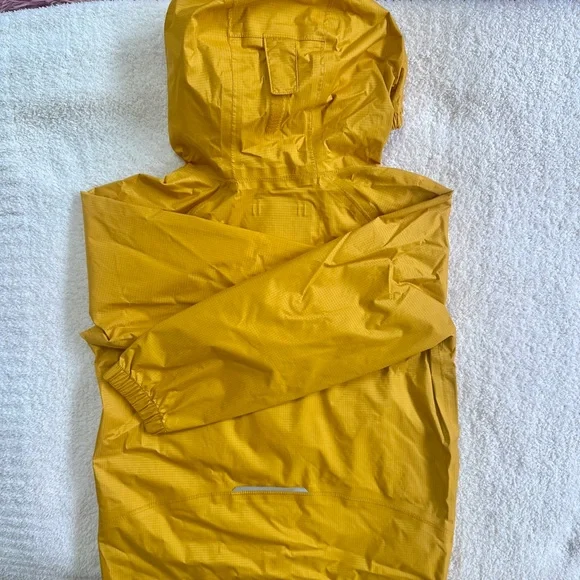 REI Kids 4T Mustard yellow Raincoat with reflective details barely used - Picture 3 of 5